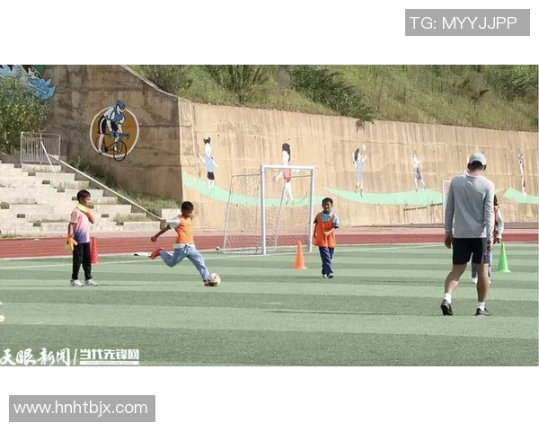 我心中的足球梦与快乐的校园时光